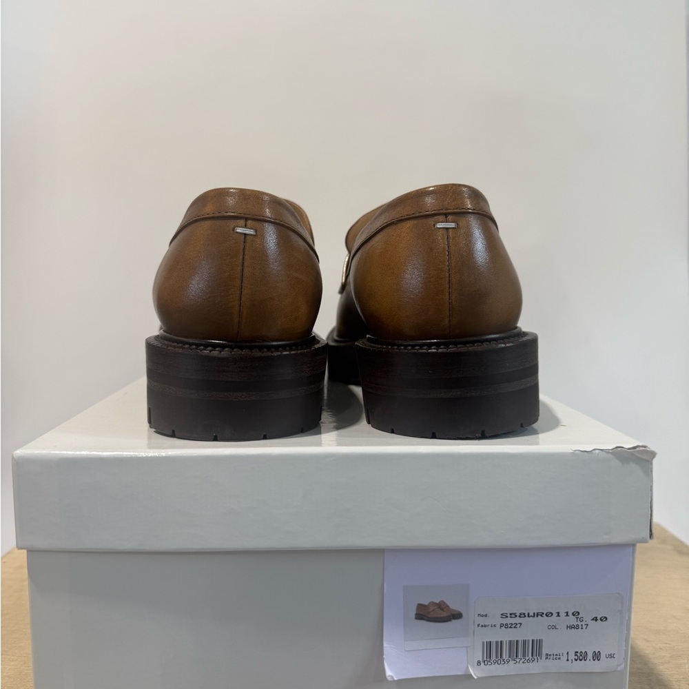 Maison Martin Margiela Women's Split-Toe Tabi Loafers in Brown Leather - Picture 7 of 8